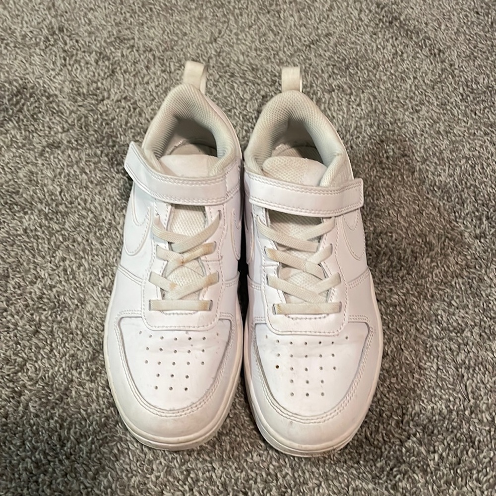 NIKE white Velcro air-force 1’s! Gently used!🩷